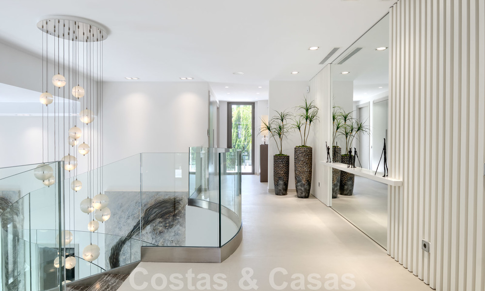 Exclusieve nieuwe moderne villa te koop, direct aan de Las Brisas golfbaan in de Golf Vallei van Nueva Andalucia, Marbella 27476