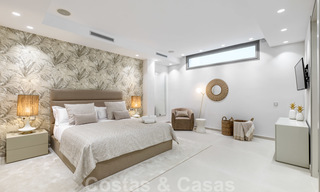 Exclusieve nieuwe moderne villa te koop, direct aan de Las Brisas golfbaan in de Golf Vallei van Nueva Andalucia, Marbella 27499 