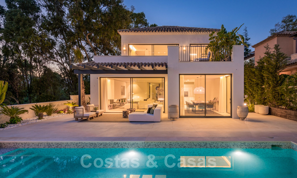Instapklare hedendaagse mediterrane villa met zeezicht te koop op korte wandelafstand van het strand en alle voorzieningen, beachside Elviria te Marbella 27536