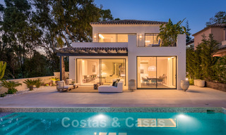 Instapklare hedendaagse mediterrane villa met zeezicht te koop op korte wandelafstand van het strand en alle voorzieningen, beachside Elviria te Marbella 27536 