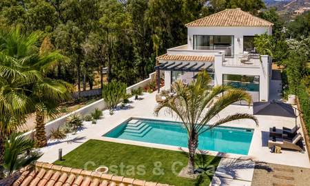 Instapklare hedendaagse mediterrane villa met zeezicht te koop op korte wandelafstand van het strand en alle voorzieningen, beachside Elviria te Marbella 27543