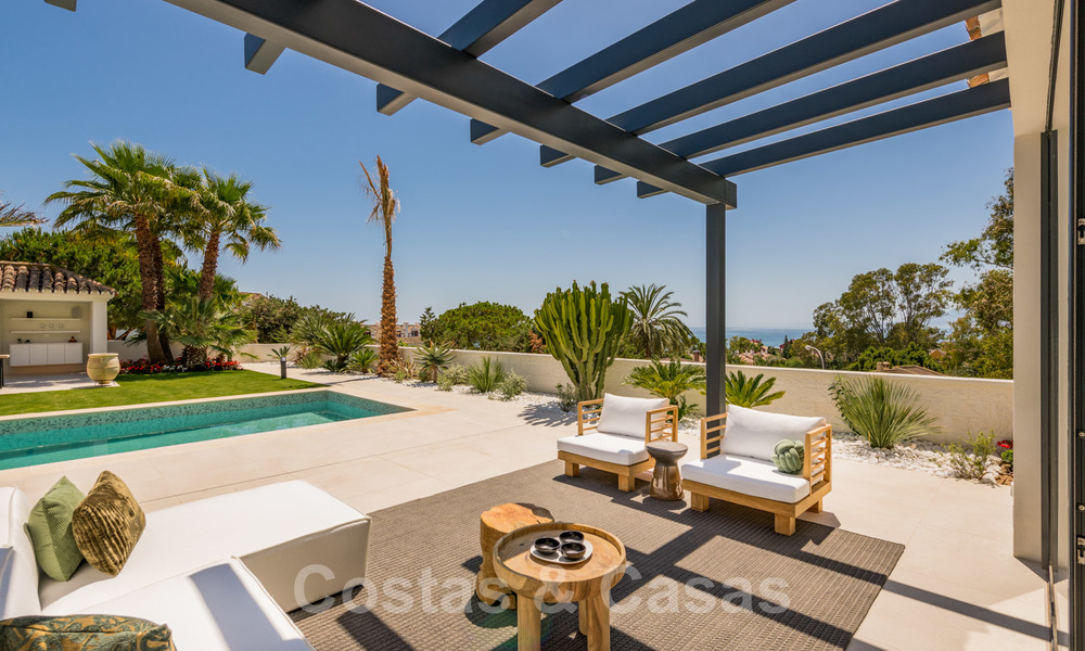Instapklare hedendaagse mediterrane villa met zeezicht te koop op korte wandelafstand van het strand en alle voorzieningen, beachside Elviria te Marbella 27546
