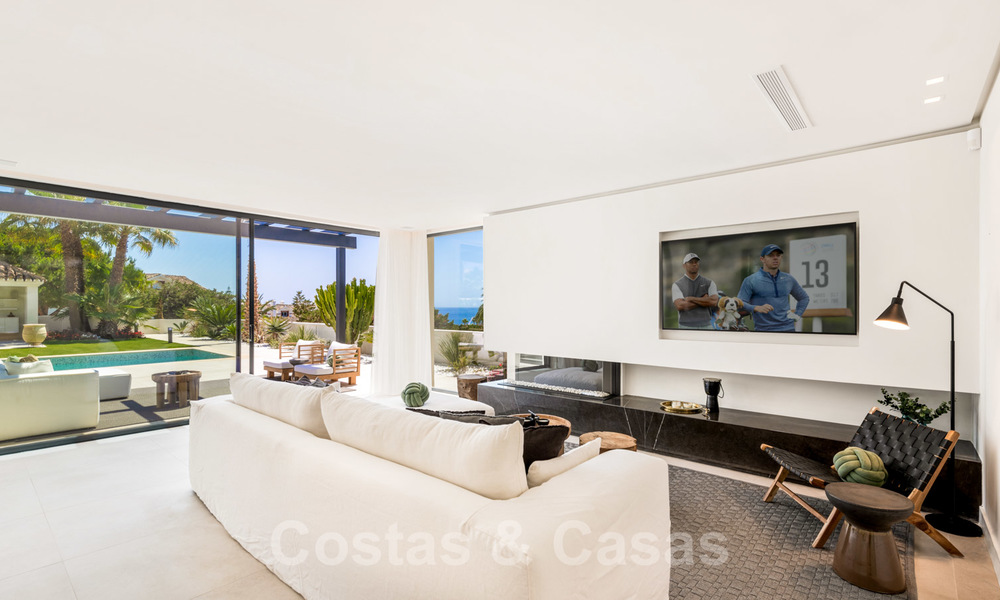 Instapklare hedendaagse mediterrane villa met zeezicht te koop op korte wandelafstand van het strand en alle voorzieningen, beachside Elviria te Marbella 27548