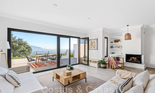 Nieuwe moderne huizen te koop met panoramisch berg- en zeezicht in een urbanisatie te midden de natuur in Marbella Oost 27583 