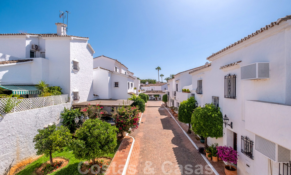 Prachtig gerenoveerde koopwoning met 4 slaapkamers op loopafstand van lokale voorzieningen en Puerto Banus in Marbella 27606