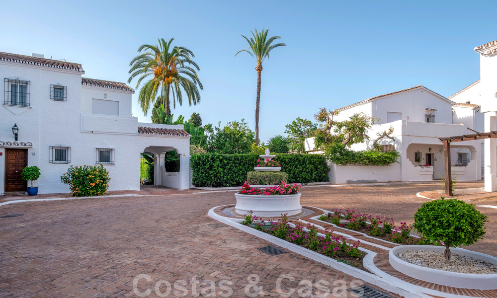 Prachtig gerenoveerde koopwoning met 4 slaapkamers op loopafstand van lokale voorzieningen en Puerto Banus in Marbella 27608