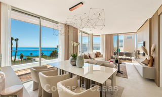 Instapklare moderne luxe eerstelijns strand penthouses te koop in Estepona, Costa del Sol. Promotie! 27776 