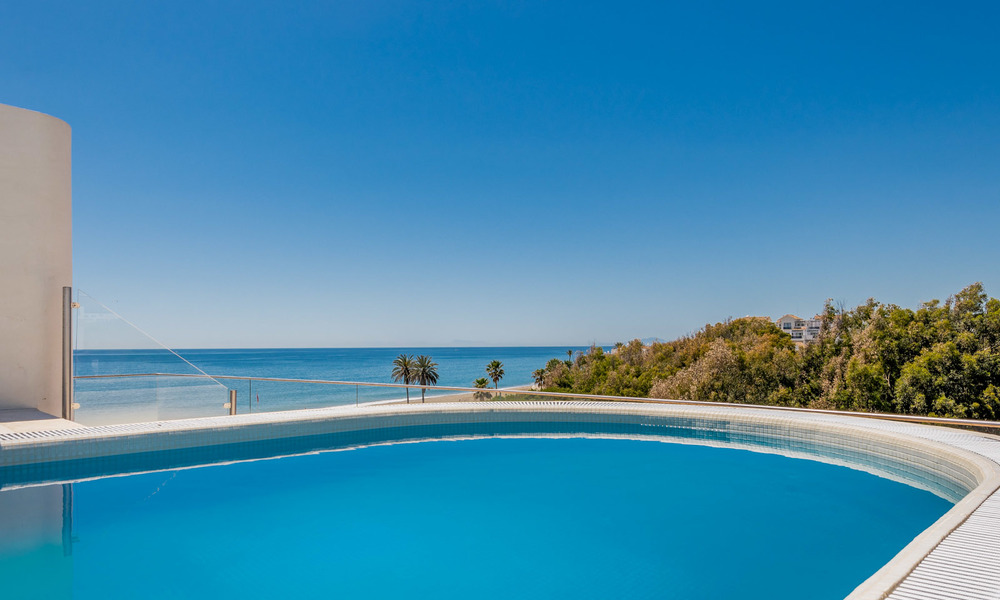 Instapklare moderne luxe eerstelijns strand penthouses te koop in Estepona, Costa del Sol. Promotie! 27782