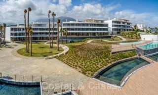 Instapklare moderne luxe eerstelijns strand penthouses te koop in Estepona, Costa del Sol. Promotie! 27794 