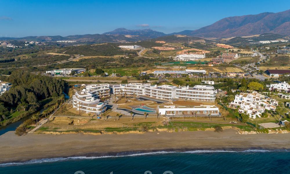 Instapklare moderne luxe eerstelijns strand penthouses te koop in Estepona, Costa del Sol. Promotie! 27801