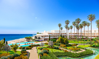 Instapklare moderne luxe eerstelijns strand penthouses te koop in Estepona, Costa del Sol. Promotie! 27809 