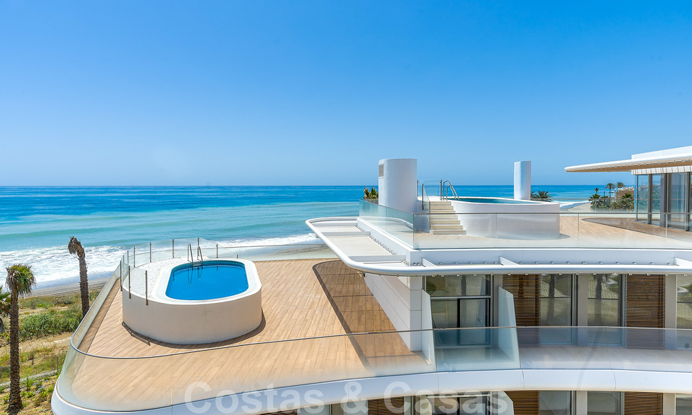 Instapklare moderne luxe eerstelijns strand penthouses te koop in Estepona, Costa del Sol. Promotie! 27811