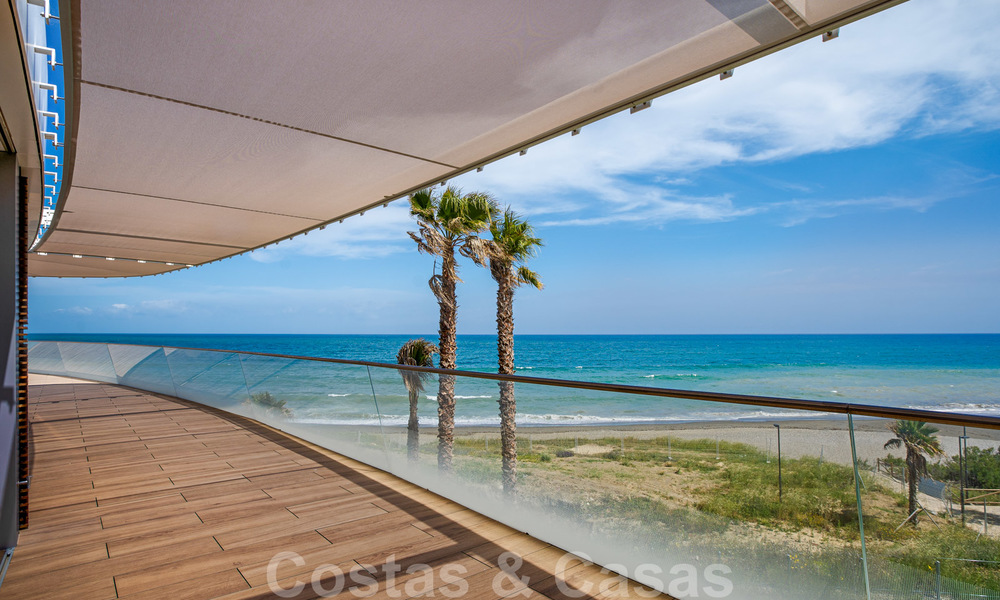 Instapklare moderne luxe eerstelijns strand penthouses te koop in Estepona, Costa del Sol 27812