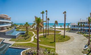 Instapklare sensationele moderne luxe eerstelijns strand appartementen te koop in Estepona, Costa del Sol 27827 