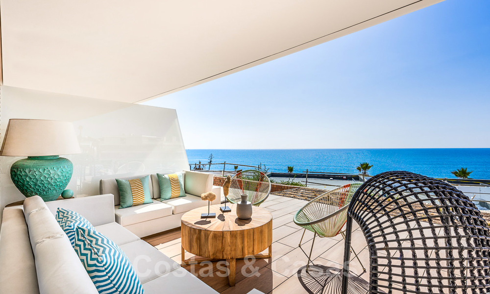 Instapklare sensationele moderne luxe eerstelijns strand appartementen te koop in Estepona, Costa del Sol 27837