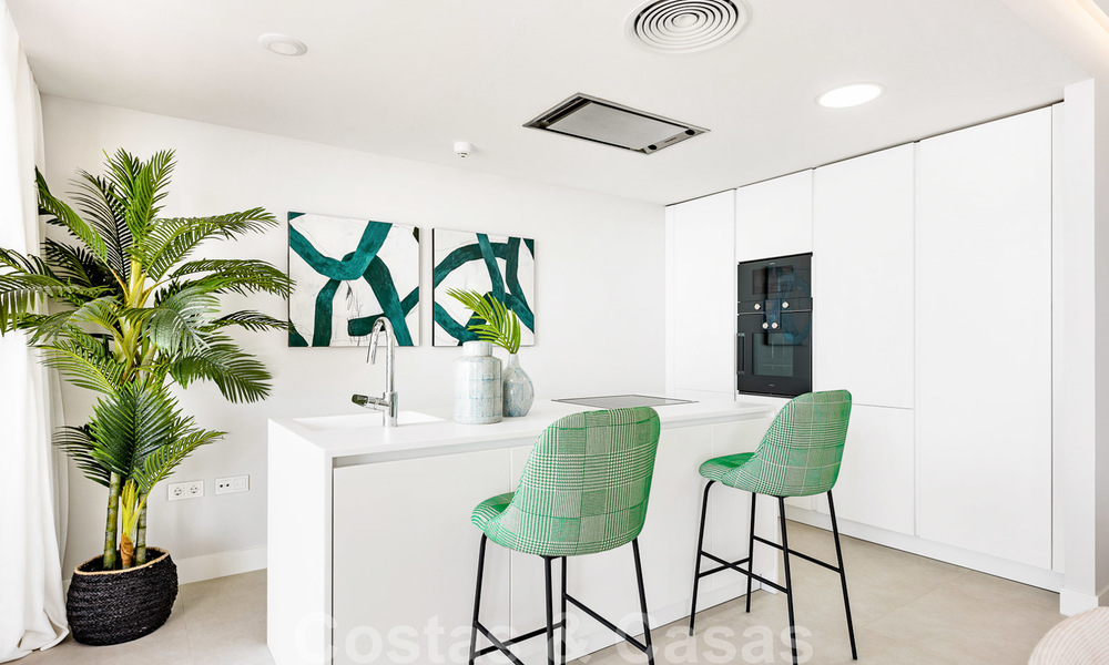 Instapklare sensationele moderne luxe eerstelijns strand appartementen te koop in Estepona, Costa del Sol 27845