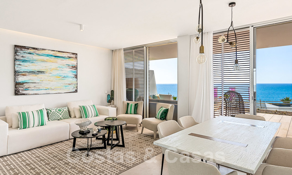 Instapklare sensationele moderne luxe eerstelijns strand appartementen te koop in Estepona, Costa del Sol 27855