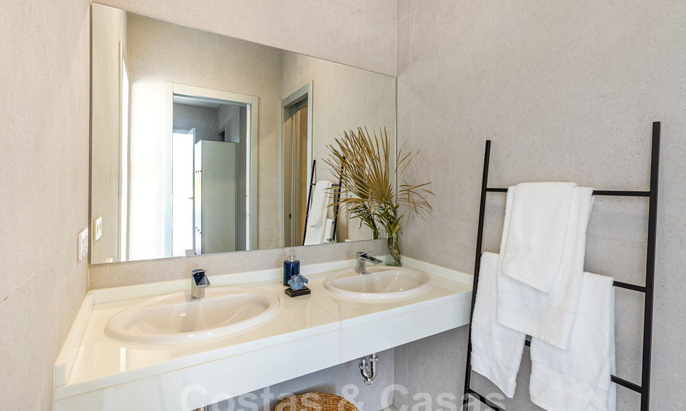 Instapklare sensationele moderne luxe eerstelijns strand appartementen te koop in Estepona, Costa del Sol 27859