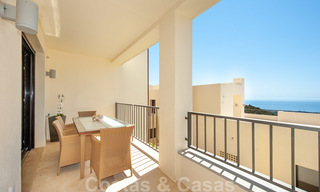 Tijdloos modern appartement te koop in Marbella met zeezicht 27964 