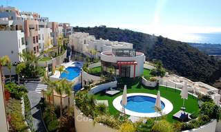 Tijdloos modern appartement te koop in Marbella met zeezicht 27984 