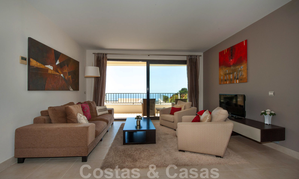 Tijdloos modern appartement te koop in Marbella met zeezicht 27988