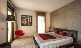 Tijdloos modern appartement te koop in Marbella met zeezicht 27991 