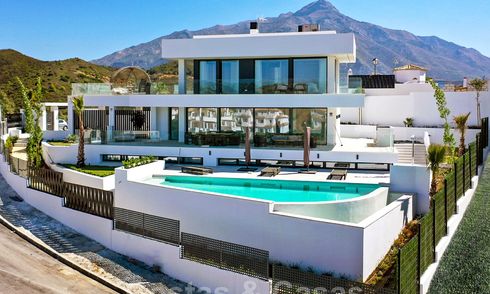 Elegante, nieuwe moderne villa met prachtig panoramisch uitzicht op de kust en de zee te koop, Nueva Andalucia, Marbella 28076
