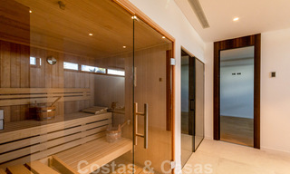 Elegante, nieuwe moderne villa met prachtig panoramisch uitzicht op de kust en de zee te koop, Nueva Andalucia, Marbella 28086 
