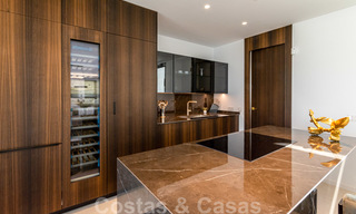 Elegante, nieuwe moderne villa met prachtig panoramisch uitzicht op de kust en de zee te koop, Nueva Andalucia, Marbella 28091 