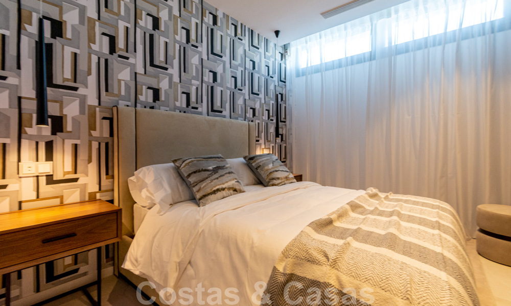 Elegante, nieuwe moderne villa met prachtig panoramisch uitzicht op de kust en de zee te koop, Nueva Andalucia, Marbella 28095