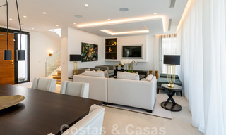 Elegante, nieuwe moderne villa met prachtig panoramisch uitzicht op de kust en de zee te koop, Nueva Andalucia, Marbella 28096 
