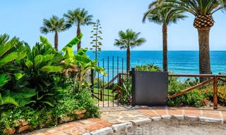Geherdecoreerd huis te koop in een klein strandcomplex met mooi zwembad in Estepona West, dicht bij de stad 28122 
