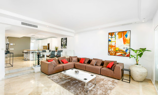 Gerenoveerd eerstelijnstrand huis te koop in Costalita, New Golden Mile, Marbella – Estepona, met prachtig panoramisch zeezicht 28421 