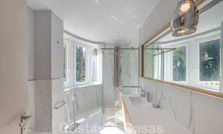 Gerenoveerd appartement te koop in het iconische eerstelijnsstrand complex Gray D’Albion in Puerto Banus, Marbella 28351 