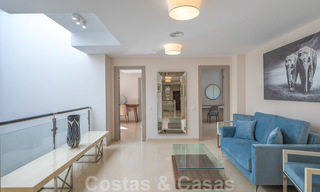 Gerenoveerd appartement te koop in het iconische eerstelijnsstrand complex Gray D’Albion in Puerto Banus, Marbella 28353 