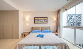 Gerenoveerd appartement te koop in het iconische eerstelijnsstrand complex Gray D’Albion in Puerto Banus, Marbella 28364 