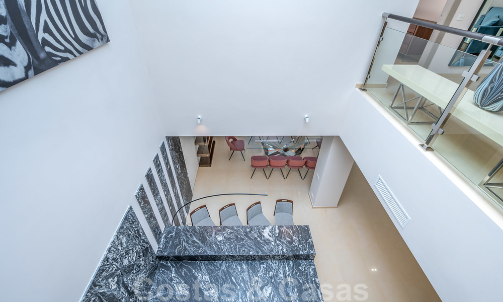 Gerenoveerd appartement te koop in het iconische eerstelijnsstrand complex Gray D’Albion in Puerto Banus, Marbella 28366