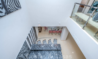 Gerenoveerd appartement te koop in het iconische eerstelijnsstrand complex Gray D’Albion in Puerto Banus, Marbella 28366 
