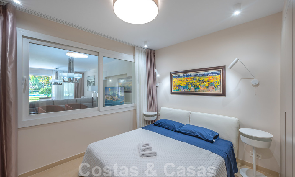Gerenoveerd appartement te koop in het iconische eerstelijnsstrand complex Gray D’Albion in Puerto Banus, Marbella 28380