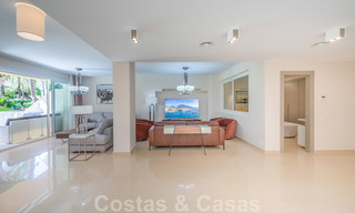 Gerenoveerd appartement te koop in het iconische eerstelijnsstrand complex Gray D’Albion in Puerto Banus, Marbella 28400 