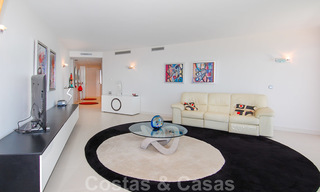 Appartementen te koop in het exclusieve eerstelijnsstrand complex Playa Esmeralda aan de Golden Mile, nabij Puerto Banús 28498 