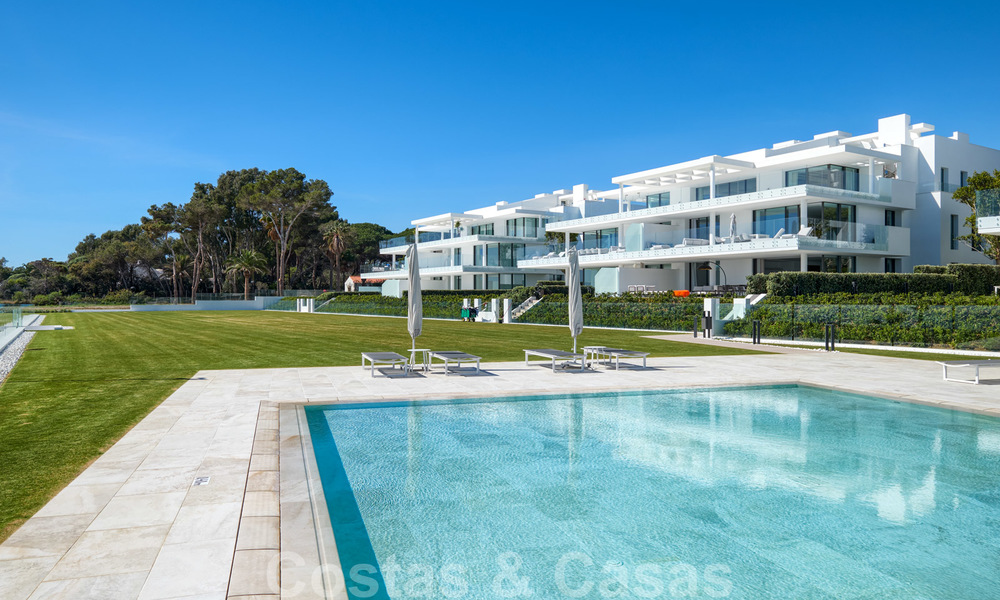Privé herverkoop! Nieuw op de markt. Ultra deluxe avant garde strand appartement te koop in een exclusief complex aan de New Golden Mile, Marbella - Estepona 28700
