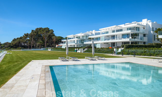Privé herverkoop! Nieuw op de markt. Ultra deluxe avant garde strand appartement te koop in een exclusief complex aan de New Golden Mile, Marbella - Estepona 28700 