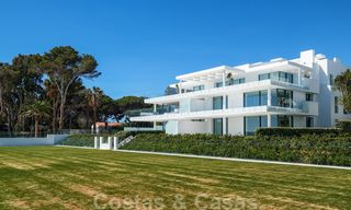 Privé herverkoop! Nieuw op de markt. Ultra deluxe avant garde strand appartement te koop in een exclusief complex aan de New Golden Mile, Marbella - Estepona 28703 