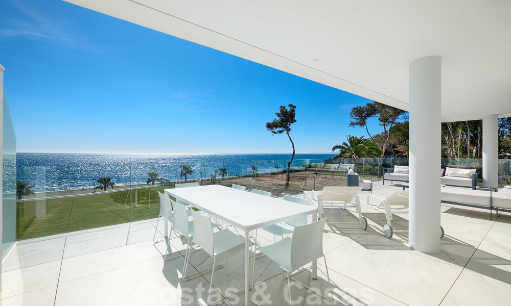 Privé herverkoop! Nieuw op de markt. Ultra deluxe avant garde strand appartement te koop in een exclusief complex aan de New Golden Mile, Marbella - Estepona 28710
