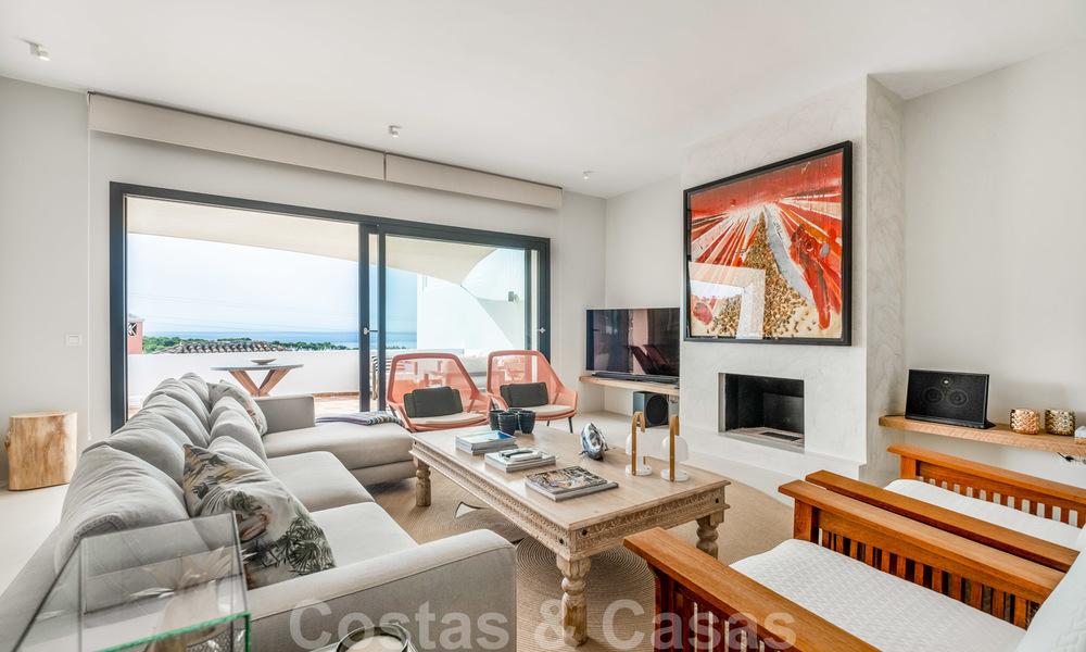 Prachtig huis met uitzicht op de groene omgeving en de zee in een gated community op de Golden Mile - Marbella 28572