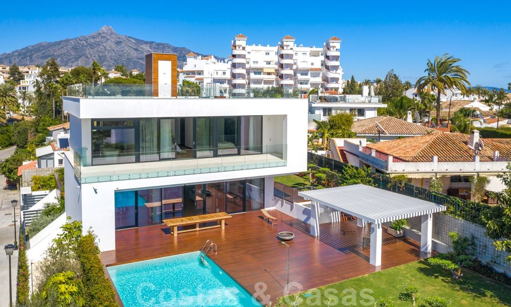 Instapklare moderne villa te koop, op loopafstand van Puerto Banus in Nueva Andalucia, Marbella 28647