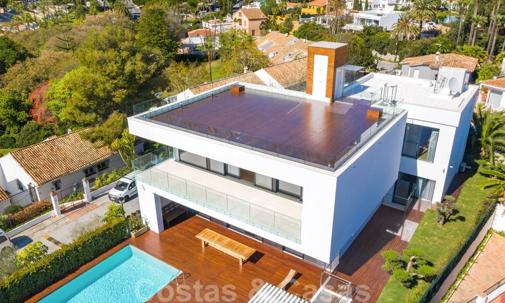 Instapklare moderne villa te koop, op loopafstand van Puerto Banus in Nueva Andalucia, Marbella 28650