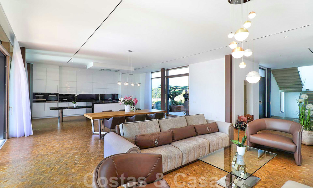 Instapklare moderne villa te koop, op loopafstand van Puerto Banus in Nueva Andalucia, Marbella 28652