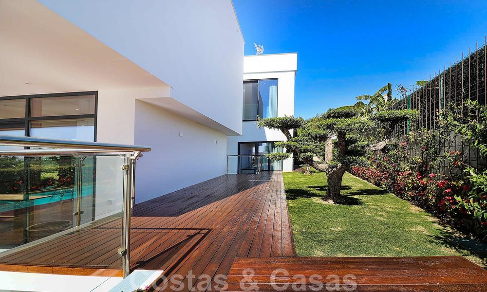 Instapklare moderne villa te koop, op loopafstand van Puerto Banus in Nueva Andalucia, Marbella 28657